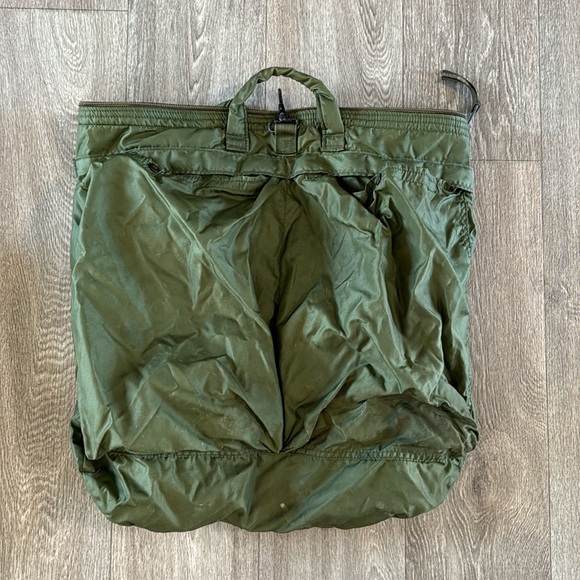 U.S. military bags ACU Flying Circle Bag and green flyer’s helmet bag - Picture 2 of 12